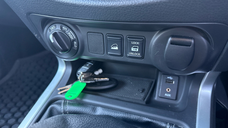 Nissan Navara Np300 Diesel Double Cab Pick Up N-Connecta 2.3dCi 190 4WD